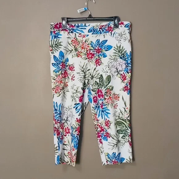 Time & Tru Bright Flowered Capri Pants LG (12-14) - Picture 1 of 6